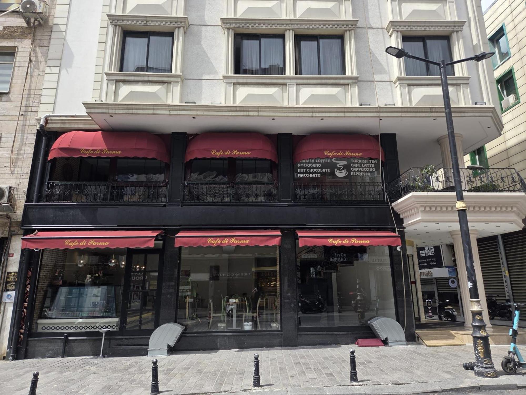 Black Bird Hotel — Foto’s 1