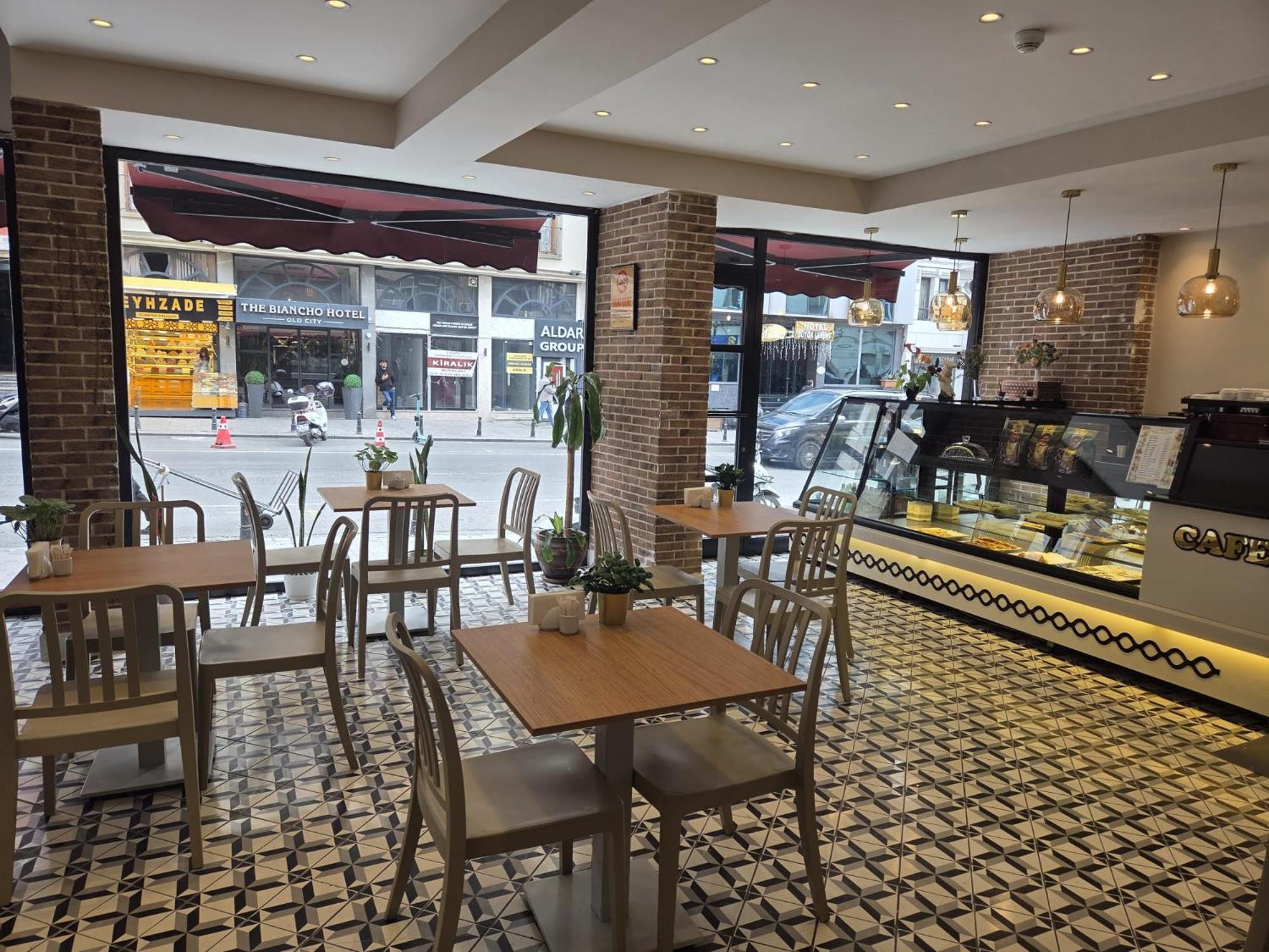 Black Bird Hotel — Foto’s 3
